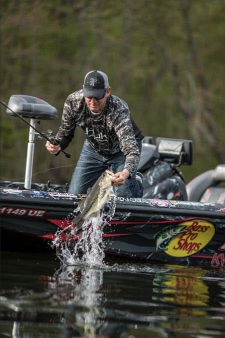 Mossy Oak Adds “Elements” Features   Kevin VanDam in Newest Episode